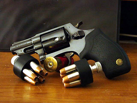 Taurus 85 revolver